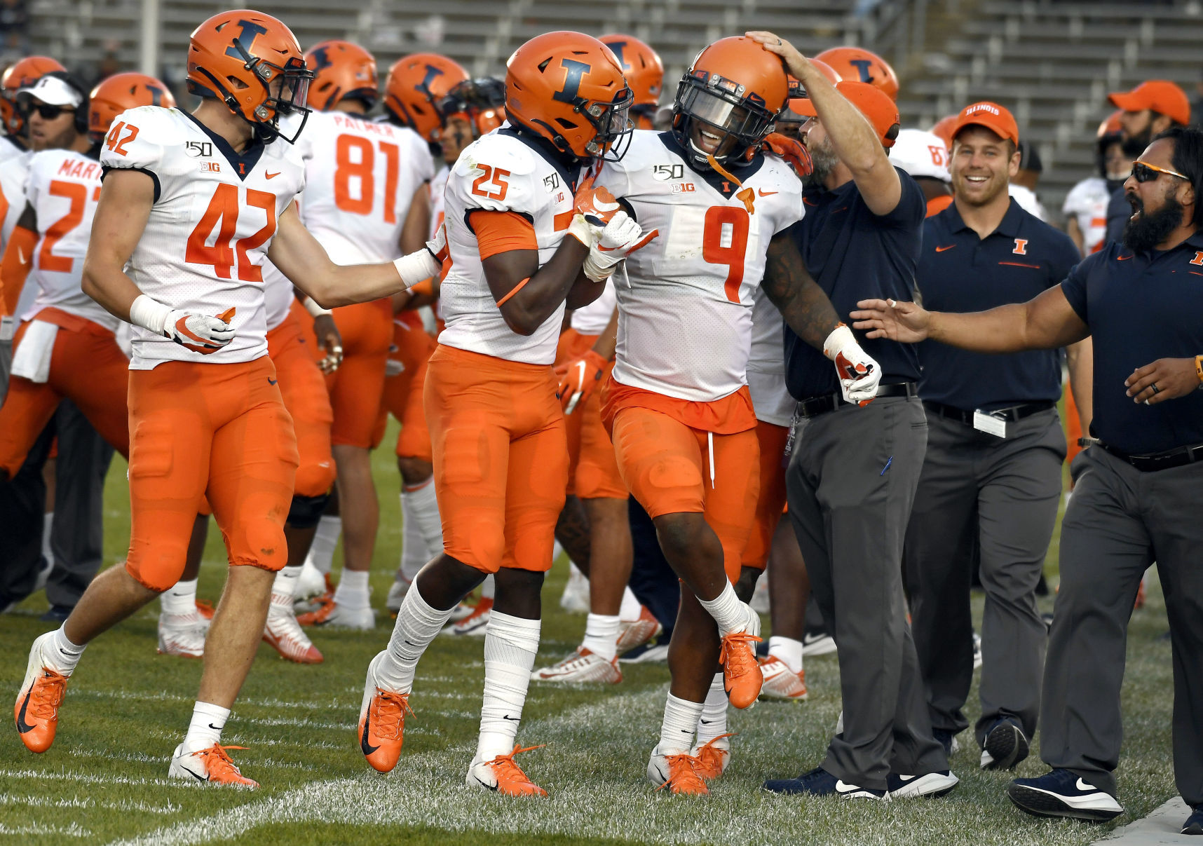 Illinois UConn Football